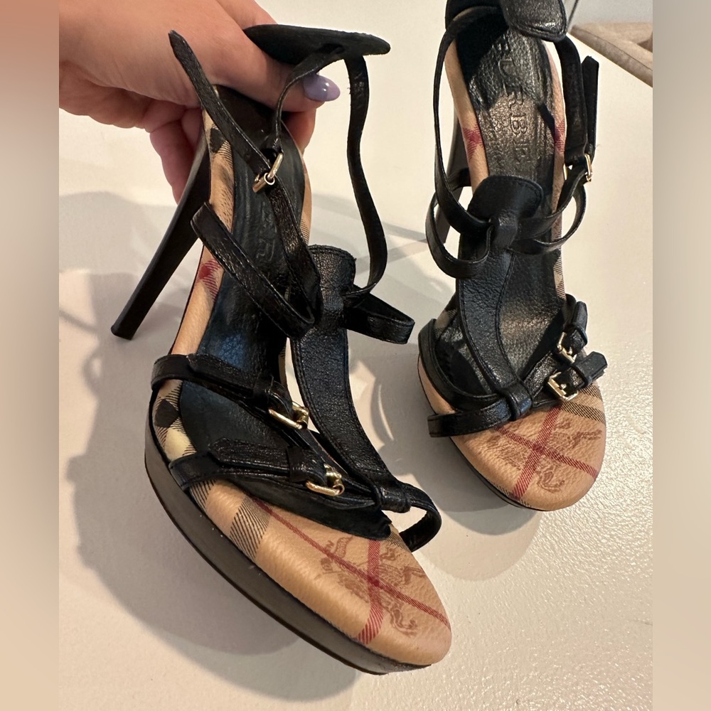 Burberry black lether T_bar ankle strap heels sandals - Picture 10 of 10
